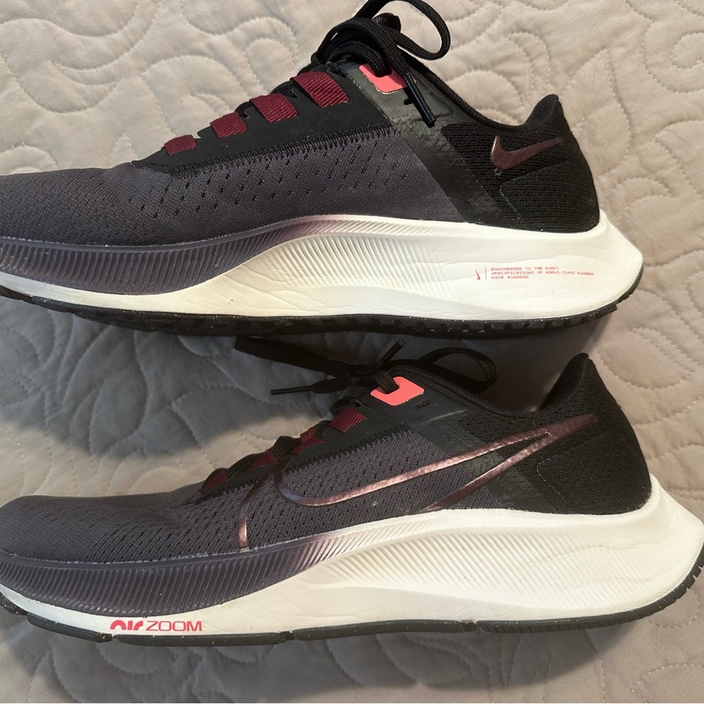Women’s Nike Pegasus size 9